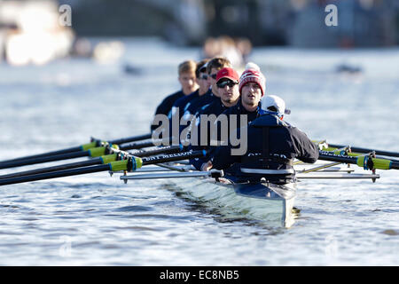 Londres, Royaume-Uni. Dec 10, 2014. La première course de bateaux VIIIs. Oxford University Boat Club essais cliniques. &# X201c;Par Mare&# x201d ; d'équipage de bateau, réchauffer (bow à cox) : Jorgen Tveit, David Grant, Joshua Bugajski, Henry Goodier, James Mountain, Morgan, Michael Gerlak Disanto, Iain Mandale, Sam Collier : Action Crédit Plus Sport/Alamy Live News Banque D'Images
