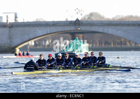 Londres, Royaume-Uni. Dec 10, 2014. La première course de bateaux VIIIs. Oxford University Boat Club essais cliniques. &# X201c;Par Mare&# x201d ; d'équipage de bateau, réchauffer (bow à cox) : Jorgen Tveit, David Grant, Joshua Bugajski, Henry Goodier, James Mountain, Morgan, Michael Gerlak Disanto, Iain Mandale, Sam Collier : Action Crédit Plus Sport/Alamy Live News Banque D'Images