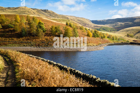 Réservoir de Kinder Kinder ci-dessous dans le champ de foin près de Scout Derbyshire Peak District Banque D'Images