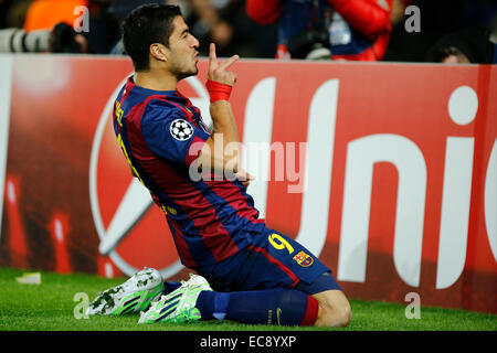 Barcelone, Espagne. Dec 10, 2014. Barcelone, Luis Suarez célèbre marquant au cours de l'UEFA Champions League Groupe F match de football contre Paris Saint-Germain à Barcelone, Espagne, le 10 décembre 2014. Barcelone a gagné 3-1. © Pau Barrena/Xinhua/Alamy Live News Banque D'Images