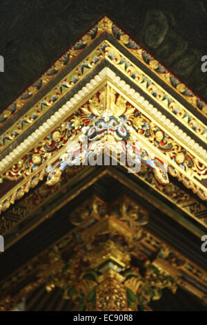 Porte décorative à Batur temple à Bali Indonésie Banque D'Images