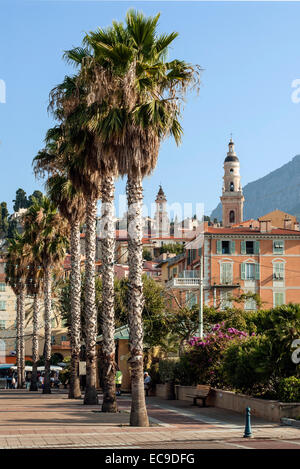 Beach Parade de Menton au French Rivera, Côte d'Azur, France | Altstadt und an der Strandpromenade von Menton franzoesische Banque D'Images