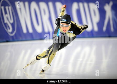 La patineuse de vitesse de Sumiyoshi Miyako Le Japon participe à la course de 500 mètres de la femme au cours de la saison de Coupe du monde de patinage de vitesse en 2014 Berlin, Allemagne, 5 décembre 2014. Photo : Thomas Eisenhuth/DPA - AUCUN FIL SERVICE - Banque D'Images