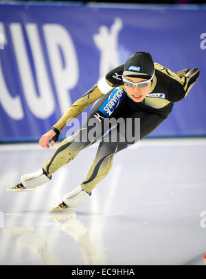 La patineuse de vitesse de Sumiyoshi Miyako Le Japon participe à la course de 500 mètres de la femme au cours de la saison de Coupe du monde de patinage de vitesse en 2014 Berlin, Allemagne, 5 décembre 2014. Photo : Thomas Eisenhuth/DPA - AUCUN FIL SERVICE - Banque D'Images