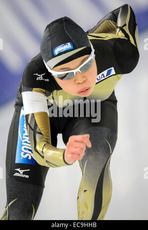 La patineuse de vitesse de Sumiyoshi Miyako Le Japon participe à la course de 500 mètres de la femme au cours de la saison de Coupe du monde de patinage de vitesse en 2014 Berlin, Allemagne, 5 décembre 2014. Photo : Thomas Eisenhuth/DPA - AUCUN FIL SERVICE - Banque D'Images