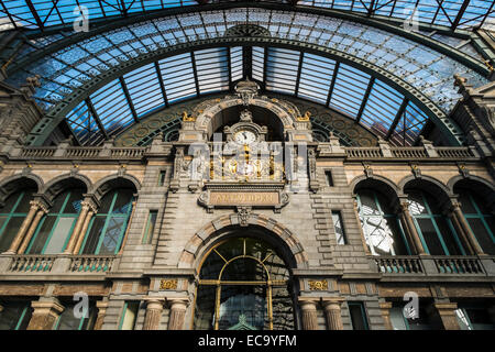 Anvers, Flandre, Belgique - 13 novembre 2014 - l'intérieur de la Gare Centrale d'Anvers Banque D'Images