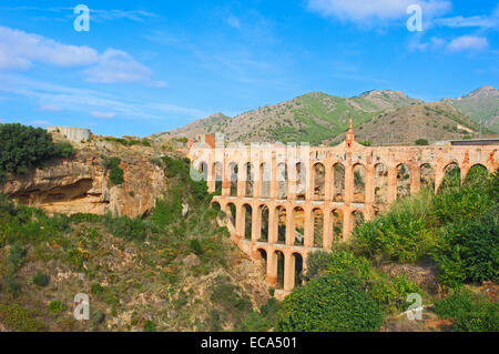 Puente de las Aguilas, aqueduc romain, Nerja, la Axarquia, la province de Málaga, Andalousie, Espagne, Europe Banque D'Images