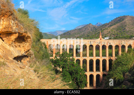 Puente de las Aguilas, aqueduc romain, Nerja, la Axarquia, la province de Málaga, Andalousie, Espagne, Europe Banque D'Images