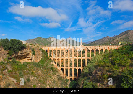 Puente de las Aguilas, aqueduc romain, Nerja, la Axarquia, la province de Málaga, Andalousie, Espagne, Europe Banque D'Images