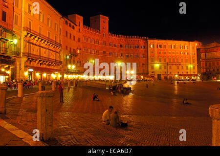 Piazza del Campo square at night, Sienne, Toscane, Italie, Europe Banque D'Images