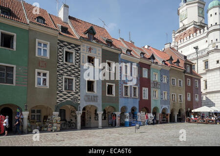 Rangée de maisons multicolores à Poznan Banque D'Images