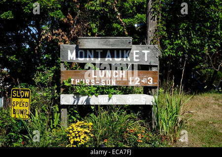 Montauket restaurant sign in Montauk long island Banque D'Images