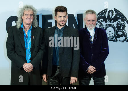 Berlin, Allemagne. 11 Décembre, 2014. Le chanteur américain Adam Lambert (C) pose avec Brian May (R) et Roger Taylor à Berlin, Allemagne, 11 décembre 2014. Ils seront en tournée avec leur groupe britannique Queen. Photo : PAUL ZINKEN/dpa/Alamy Live News Banque D'Images