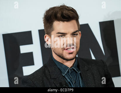 Berlin, Allemagne. 11 Décembre, 2014. Le chanteur américain Adam Lambert présente à Berlin, Allemagne, 11 décembre 2014. Il va partir en tournée en tant que la nouvelle chanteuse du groupe britannique Queen avec des membres de la bande de Brian May et Roger Taylor. Photo : PAUL ZINKEN/dpa/Alamy Live News Banque D'Images