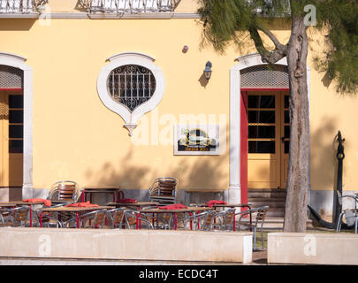 Restaurante Beira Rio, Rua Borda d'Agua da Asseca, Tavira, Algarve, Portugal, Février 2014 Banque D'Images