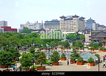 Vue aérienne sur la place depuis la tour du tambour, Xi'an China Banque D'Images