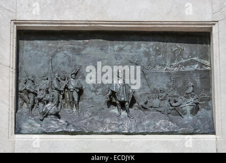 Bas-relief sur Guiseppe Garibaldi monument, colonne par Urbano Lucchesi sur Piazza del Giglio de Lucca, Toscane, Italie. Banque D'Images