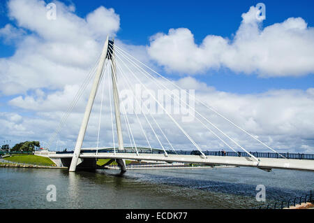 Le lac marin et le pont à Southport, Lancashire, UK Banque D'Images