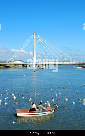 Le lac marin et le pont à Southport, Lancashire, UK Banque D'Images