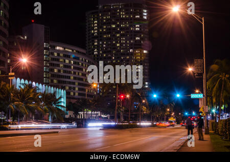 Miami Beach, Floride nuit rues Banque D'Images
