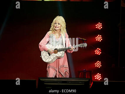 Dolly Parton en live sur scène sur la première nuit de sa tournée britannique à Liverpool Echo Arena comprend : Dolly Parton Où : Liverpool, Royaume-Uni Quand : 08 Juin 2014 Banque D'Images