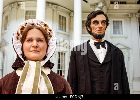 Springfield Illinois,Abraham Lincoln Presidential Museum,intérieur,statues grandeur nature, Mary Todd,femme,première dame,la Maison Blanche,IL14090 Banque D'Images