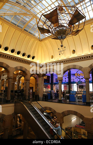 L'intérieur amsterdam magna plaza shopping mall Banque D'Images