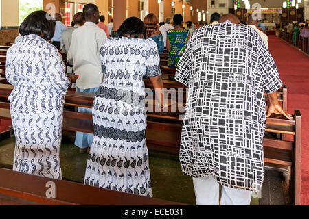 Congegation à Cathédrale de l'Esprit-Saint, Adabraka, Accra, Ghana, Afrique Banque D'Images