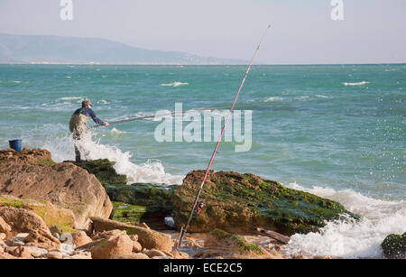 Vue de la plage près de pêcheur à l'océan Atlantique Banque D'Images