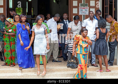 Congrégation à Cathédrale de l'Esprit-Saint, Adabraka, Accra, Ghana, Afrique Banque D'Images