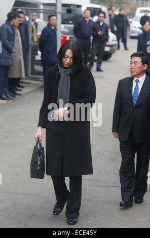 Séoul, Corée du Sud. Dec 12, 2014. Cho Hyun-ah, le 12 décembre 2014 - La fille aînée de Korean Airlines (KAL) Président Cho Yang-ho et ancien vice-président de KAL, Cho Hyun-ah apparaît en fer et l'Aviation une commission d'enquête sur les accidents des transports Ministère à Séoul, Corée du Sud. La Commission d'enquête sur les accidents cités Cho le vendredi à la question de la commande d'un membre d'équipage de quitter un avion sur une violation alléguée de snack-protocole servant à l'aéroport John F. Kennedy à New York le 5 décembre 2014, les médias locaux ont rapporté. (Photo de Lee Jae-Won/AFLO) (CORÉE DU SUD) © Aflo Co.,Ltd/Al Banque D'Images