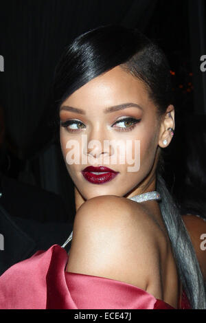 Los Angeles, Californie, USA. Dec 12, 2014. Rihanna Rihanna assiste à la première assemblée annuelle Diamond Ball au profit de la Fondation Lionel Clara le 11 décembre 2014 au vignoble, Beverly Hills, Californie.USA.. TLeopold Globe Crédit :/Photos/ZUMA/Alamy Fil Live News Banque D'Images