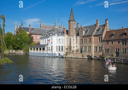 Les vieux bâtiments Rozenhoedkaai Bruges Belgique Banque D'Images