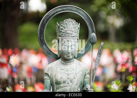 Zōjō-ji temple bouddhiste dans le quartier de Shiba Minato, Tokyo, Japon. Accueil du jardin pour les enfants à naître. Banque D'Images