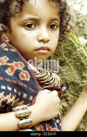 L'Indonésie, Portrait of Girl (4-5) le port de bijoux Banque D'Images