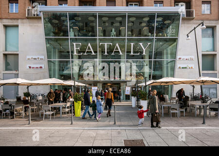 Milan, de l'alimentation, Eataly, square XXV Aprile, Lombardie, Italie Banque D'Images