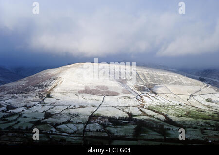 High Peak, Derbyshire, Royaume-Uni .12e Décembre 2014. Les chutes de neige fraîche et des vents forts sur High Peak Derbyshire le long d'un serpent57 Col ,Mam Tor,et Edale .Photo:Kinder du Scoutisme : Crédit IFIMAGE/Alamy Live News Banque D'Images