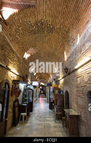 IZMIR, TURQUIE - 21 juillet 2014 : dans le vieux bazar Kizlaragasi où a été construit en 1744 et l'un des plus populaires tra Banque D'Images