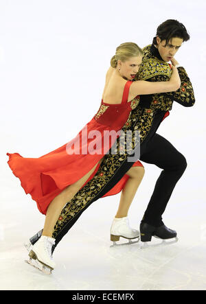 Barcelone, Espagne. Dec 12, 2014. Kaitlyn Weaver et Andrew Poje, de performance du Canada à la compétition de danse sur glace danse court à la ISU Grand Prix of Figure Skating Final & Junior Grand Prix à Barcelone, Espagne, le 12 décembre 2014. Credit : Pau Barrena/ZUMA/Alamy Fil Live News Banque D'Images