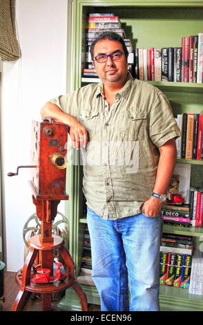 Mumbai, Inde. 14Th Nov, 2014. SHIVENDRA SINGH DUNGARPUR est un cinéaste, archiviste et restaurateur de films est le fondateur de la Fondation du patrimoine cinématographique. Classic films indiens des années 50 comme Raj Kapoor et Awara du Guru Dutt's Kaagaz ke Phool, suscité Shivendra Singh Dungarpur amoureux de cinéma lorsqu'il était un garçon grandissant dans les années 70.Aujourd'hui, un cinéaste Dungarpur, basée à Mumbai, les craintes que l'Inde est riche patrimoine du cinéma, ces beaux vieux films et beaucoup d'autres classiques qui ont égayé de lui et des millions d'autres personnes Ð sont à risque d'être perdus à jamais si des mesures urgentes ne sont pas prises pour Banque D'Images