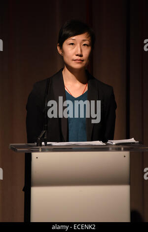 London,UK,12 décembre 2014 : un présentateur introduire le temple Yasukuni à BAFTA de Londres. Credit : Voir Li/Alamy Live News Banque D'Images