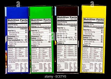 Boîtes de céréales et des étiquettes d'information sur la santé Banque D'Images