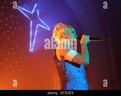 Londres, Royaume-Uni. 12 Décembre, 2014. Lily Allen effectue à O2 Academy Brixton, Londres, le 12 décembre 2014 Crédit : KEITH MAYHEW/Alamy Live News Banque D'Images