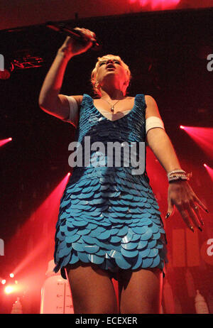 Londres, Royaume-Uni. 12 Décembre, 2014. Lily Allen effectue à O2 Academy Brixton, Londres, le 12 décembre 2014 Crédit : KEITH MAYHEW/Alamy Live News Banque D'Images