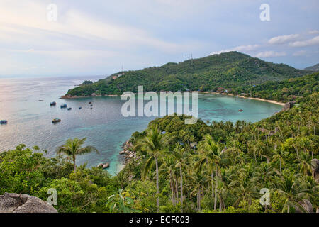 Vue à vol d'oiseau de Chalok Baan Khao Bay à partir de John Suwan, Koh Tao, Thaïlande Banque D'Images