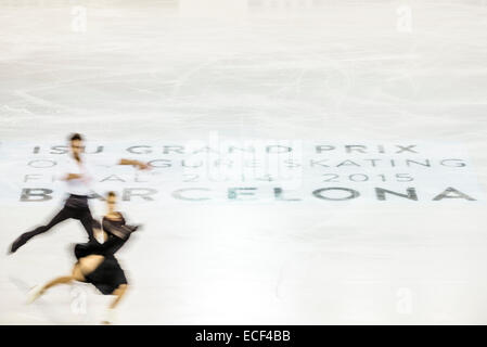 Réchauffer les patineurs pour la danse senior - programme court lors de la finale du Grand Prix of Figure Skating Final à Barcelone Banque D'Images