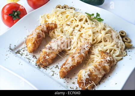 Une assiette de frites avec taquitos Banque D'Images