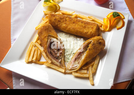 Une assiette de frites avec taquitos Banque D'Images