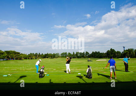 Chonburi, Thaïlande. 13 Décembre, 2014. Joueur était d'exercice de golf avant le match de championnat de golf en Thaïlande en 2014 à Amata Spring Country Club le 13 décembre 2014 à Chonburi, Thaïlande. Credit : Chatchai Somwat/Alamy Live News Banque D'Images