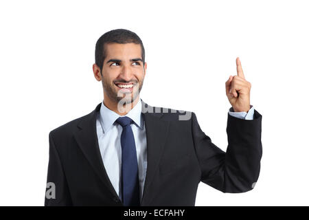 Promoteur arabes businessman pointing up isolé sur fond blanc Banque D'Images